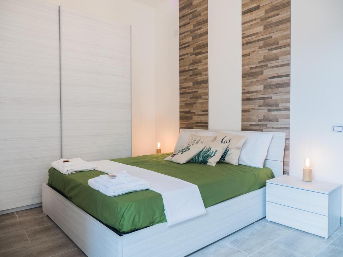 شقة Chiaia Premium Flat, Naples Center, Near Seaside المظهر الخارجي الصورة