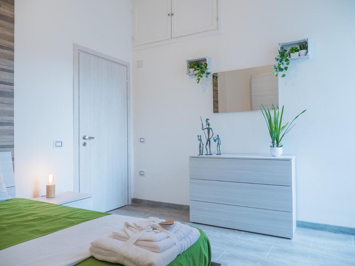 شقة Chiaia Premium Flat, Naples Center, Near Seaside المظهر الخارجي الصورة